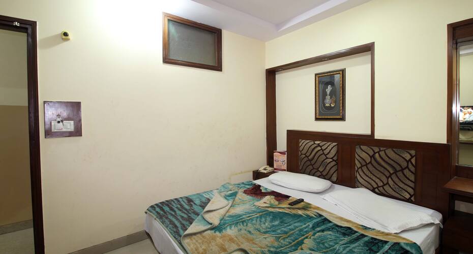 New Oxford Palace, New Delhi 5